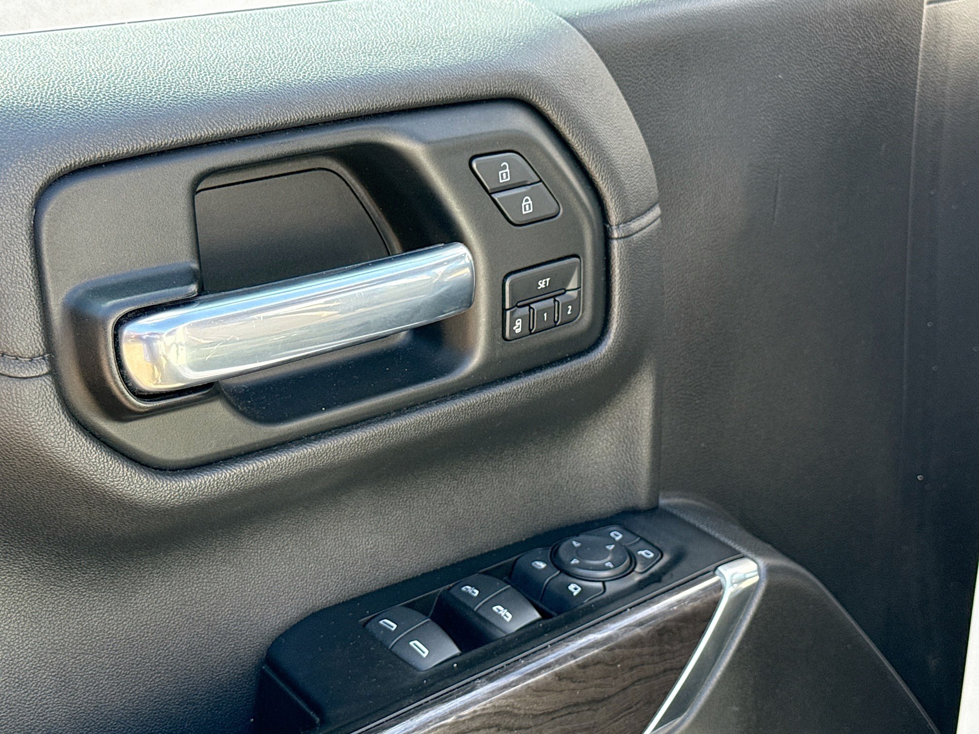 Used 2019 Chevrolet Silverado 1500 LTZ w/ LTZ Premium Package AWD/4WD image 8