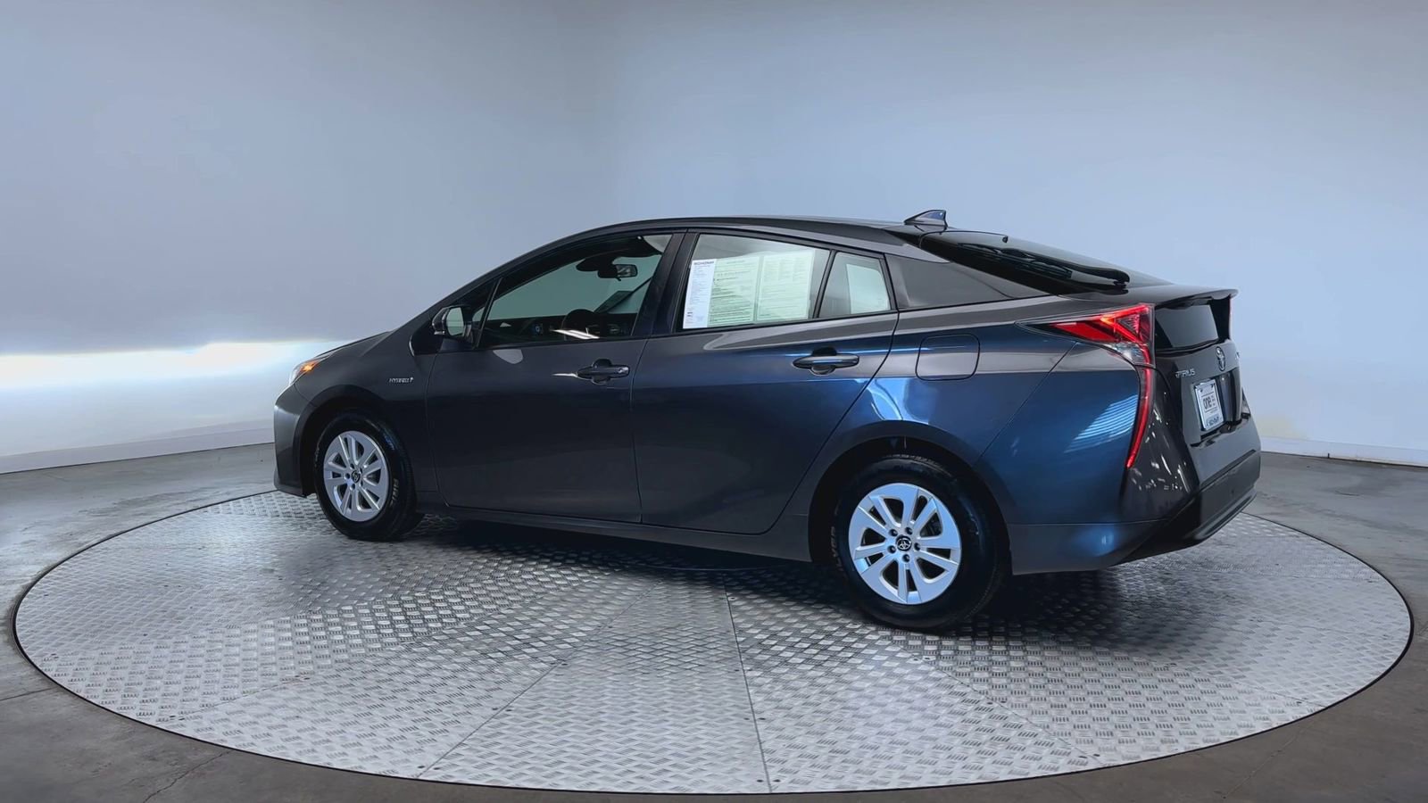 Used 2017 Toyota Prius Two w/ Carpet Mat Package FWD image 6