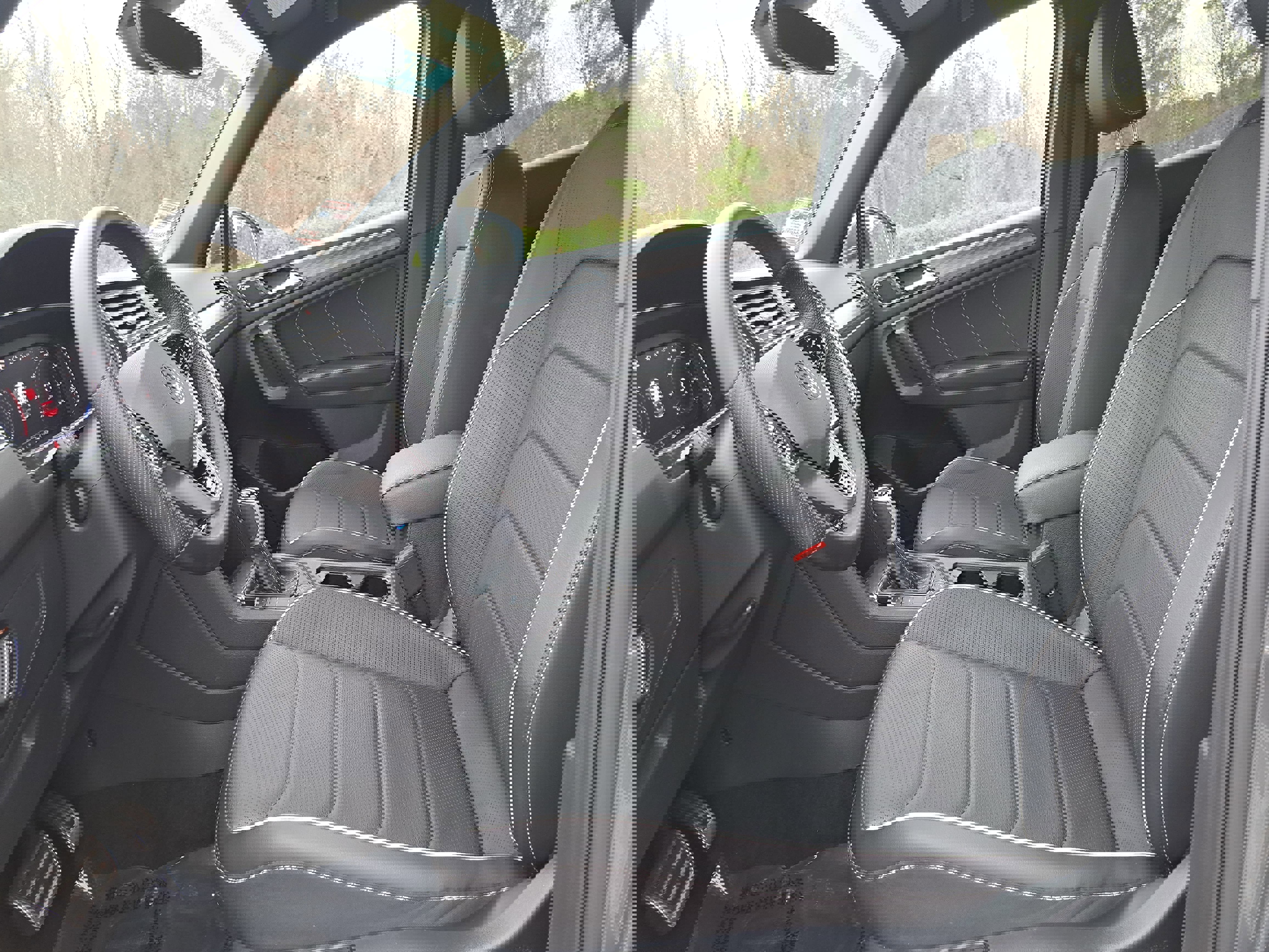 Certified 2024 Volkswagen Tiguan SEL R-Line image 15