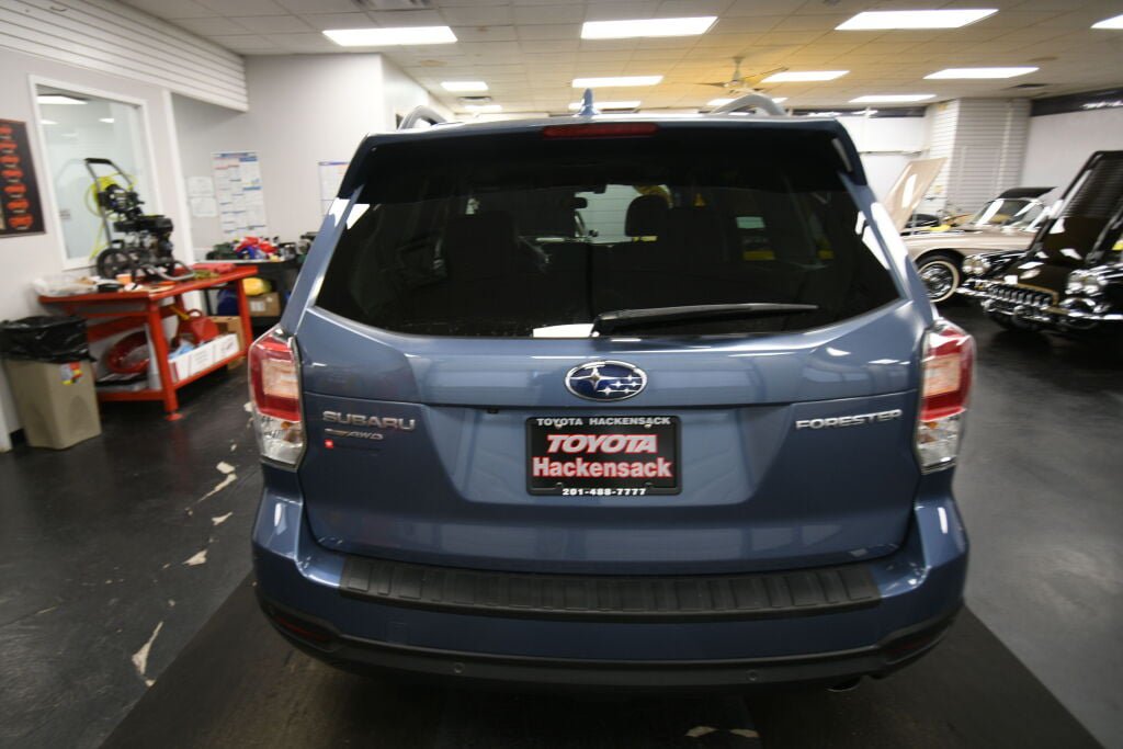 Used 2018 Subaru Forester 2.5i Touring w/ 50th Anniversary Edition AWD/4WD image 7