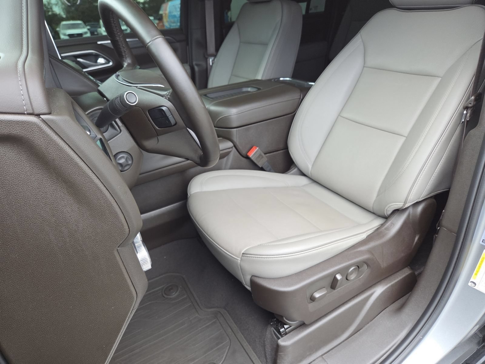 Used 2024 GMC Yukon XL SLT w/ SLT Luxury Package AWD/4WD image 31