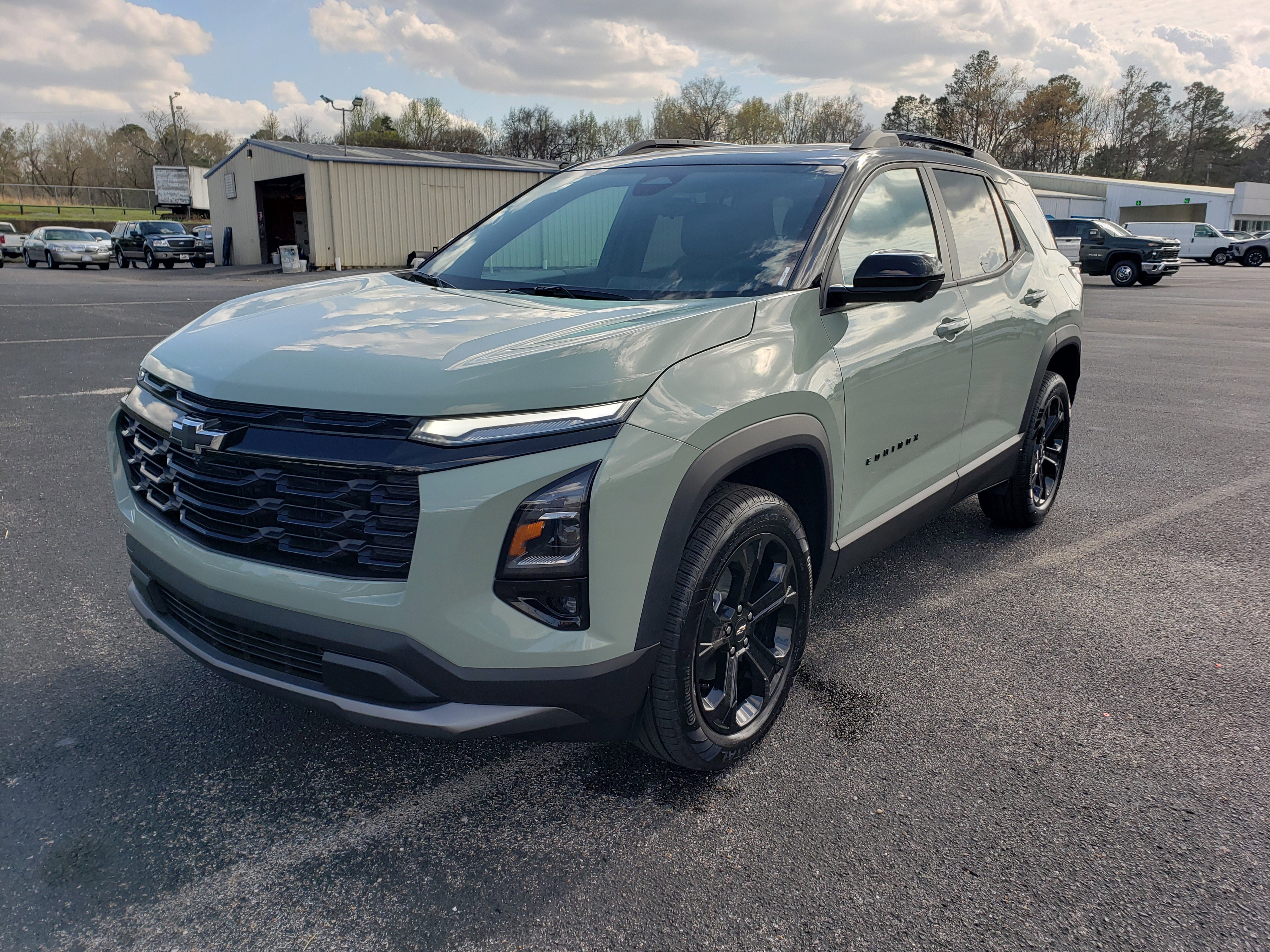 New 2026 Chevrolet Equinox LT image 2