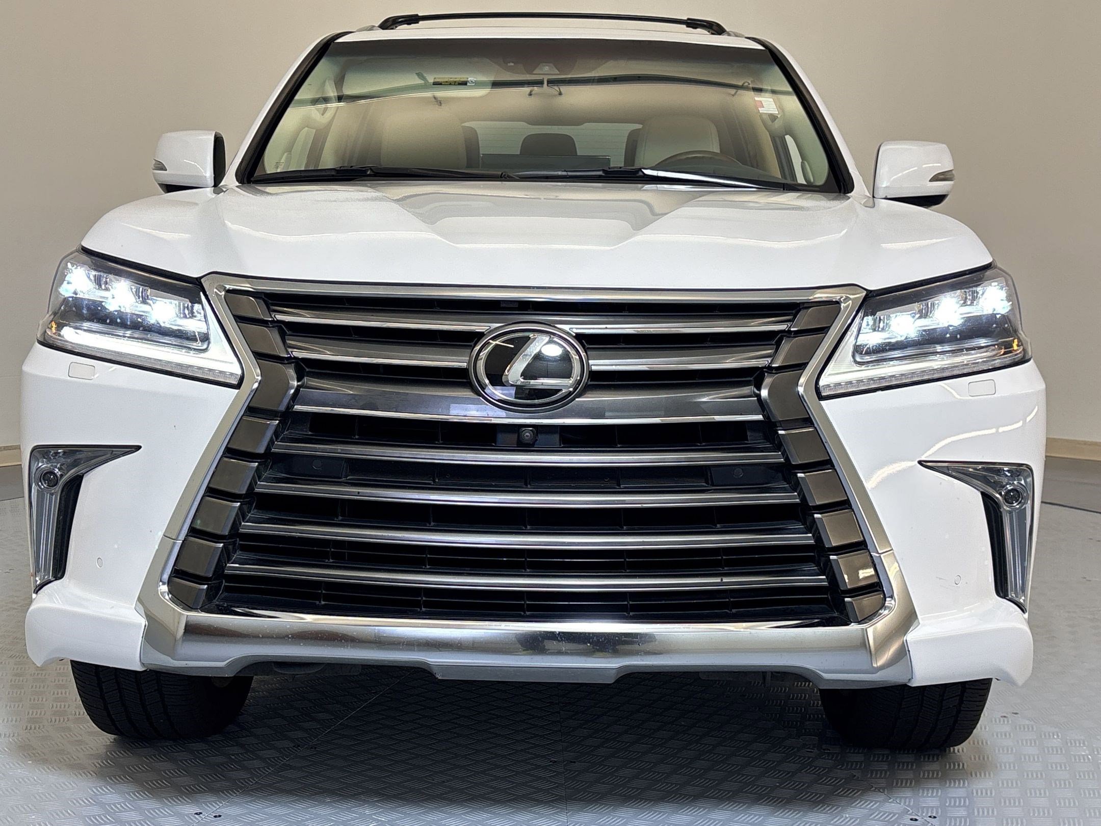 Used 2020 Lexus LX 570 4WD w/ Luxury Package image 6
