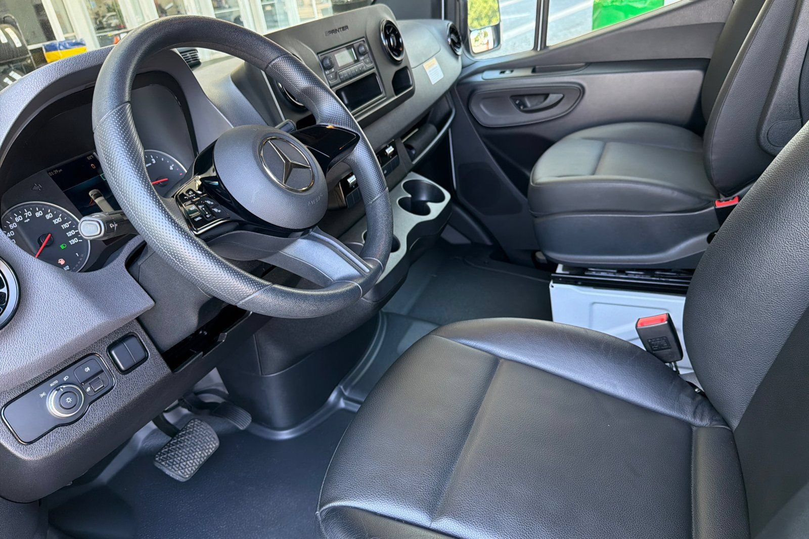Used 2025 Mercedes-Benz Sprinter 2500 image 9