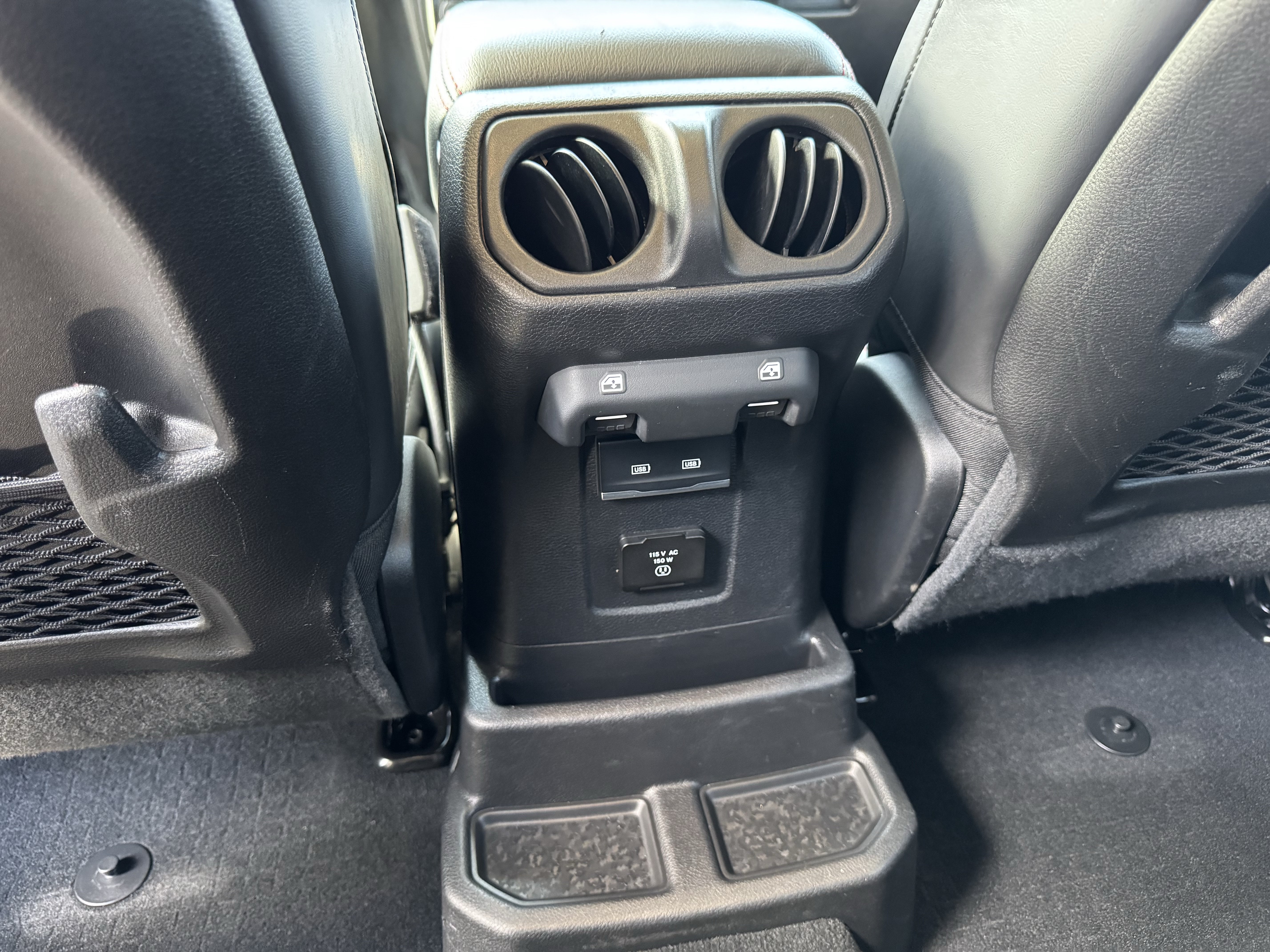 Used 2024 Jeep Wrangler Unlimited Rubicon AWD/4WD image 33