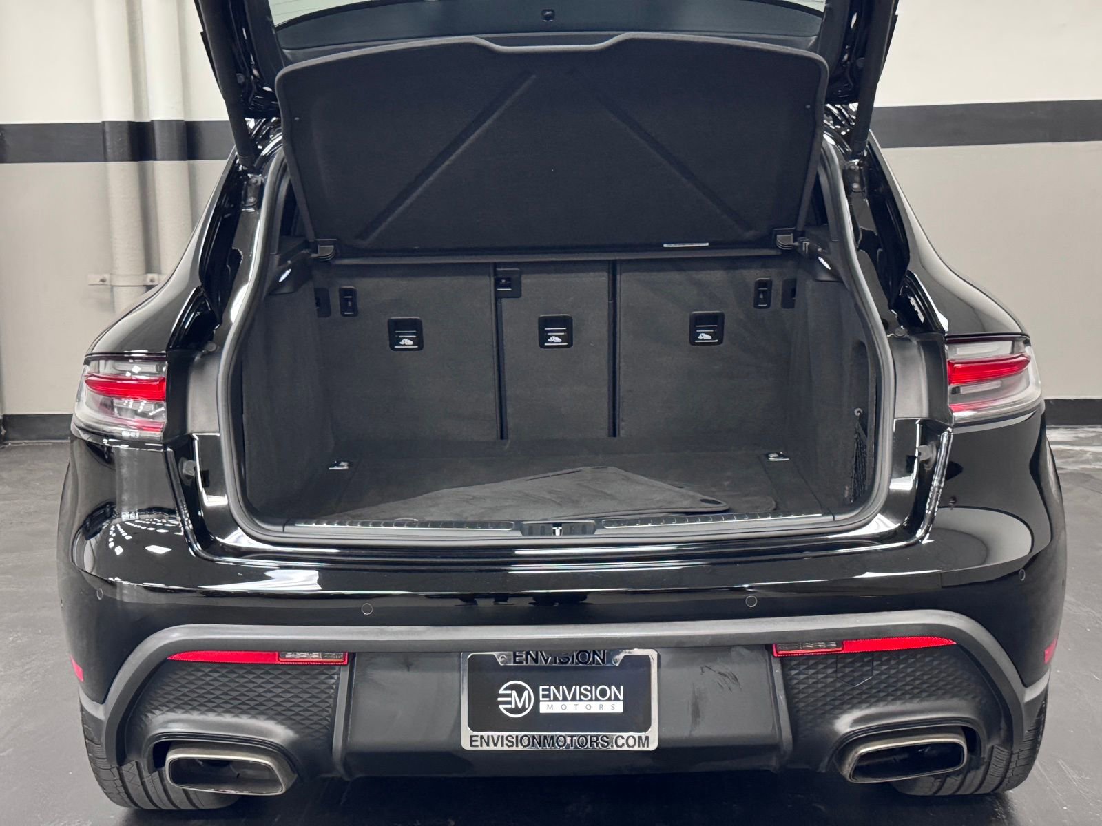 Used 2024 Porsche Macan AWD/4WD image 13