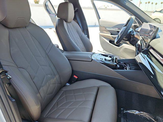 Used 2024 BMW 540i xDrive w/ Convenience Package image 10