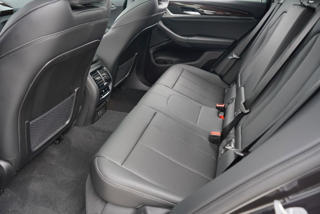 Used 2025 BMW X4 xDrive30i w/ Premium Package image 19