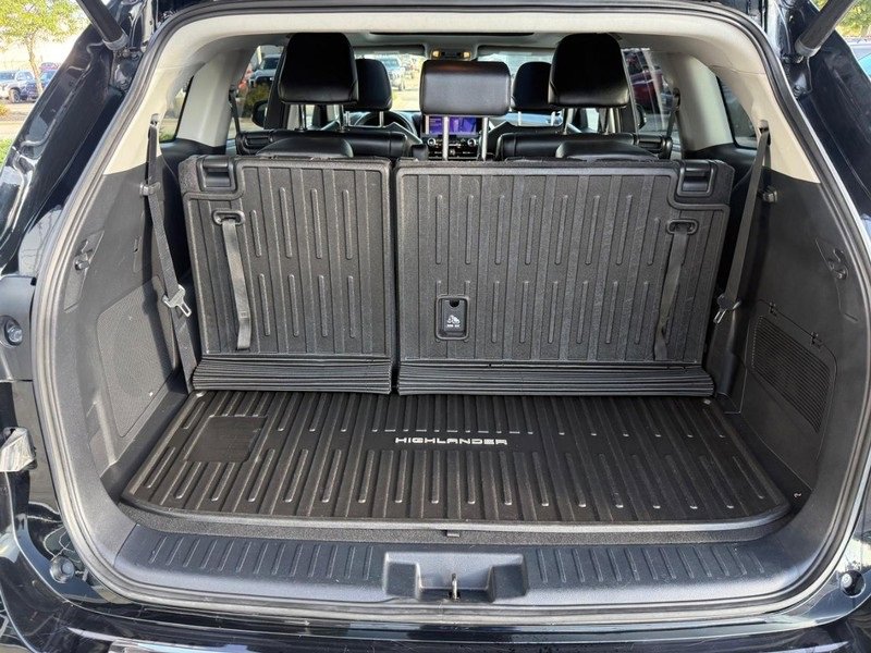 Used 2023 Toyota Highlander Platinum image 16
