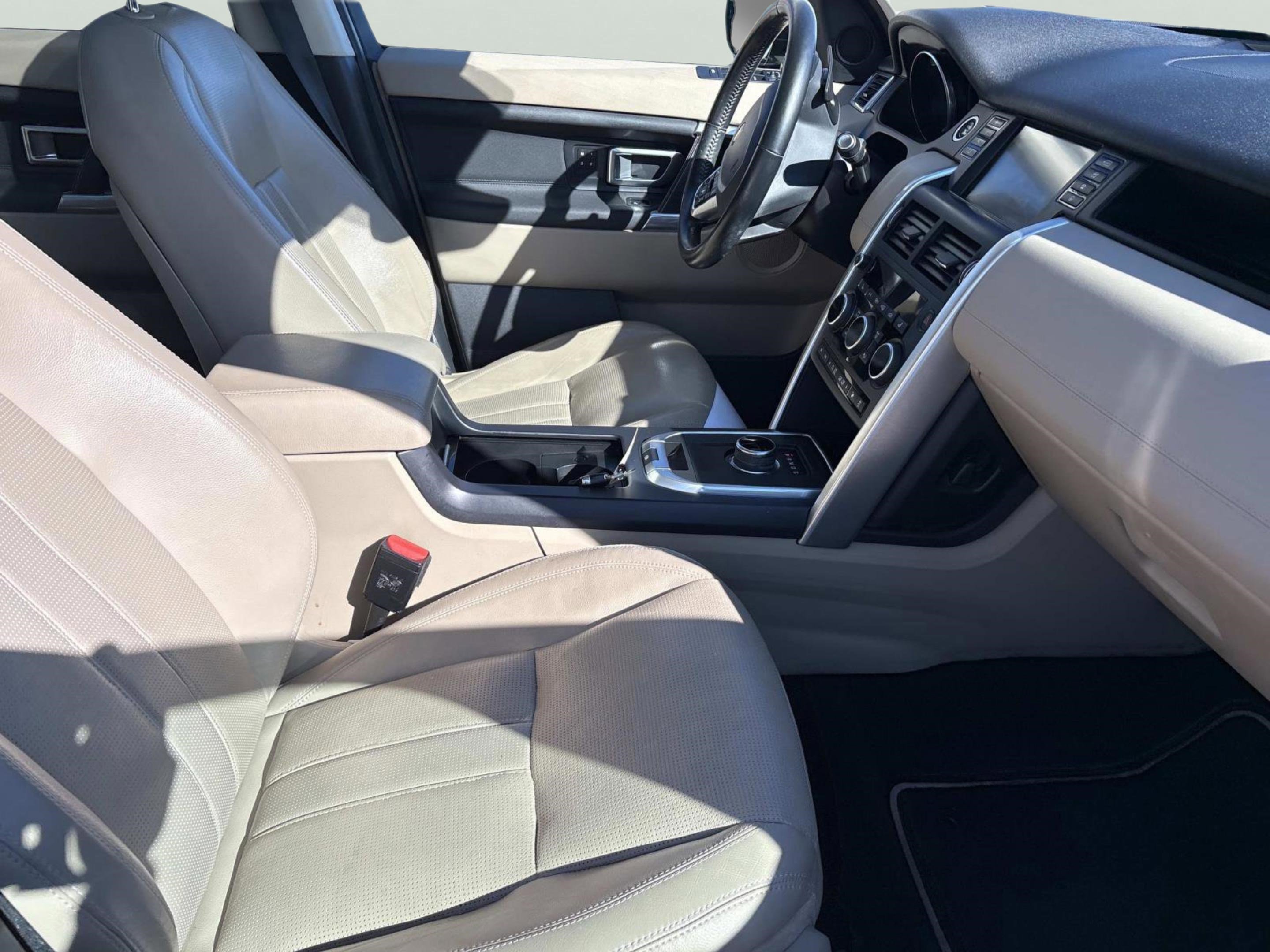 Used 2017 Land Rover Discovery Sport HSE image 16