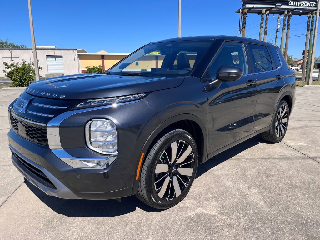 New 2025 Mitsubishi Outlander SE image 7