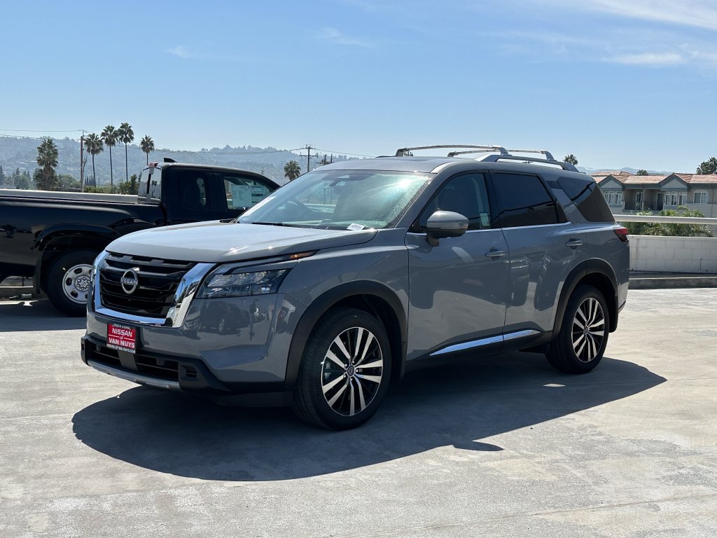 Used 2025 Nissan Pathfinder Platinum w/ Cargo Package AWD/4WD image 2
