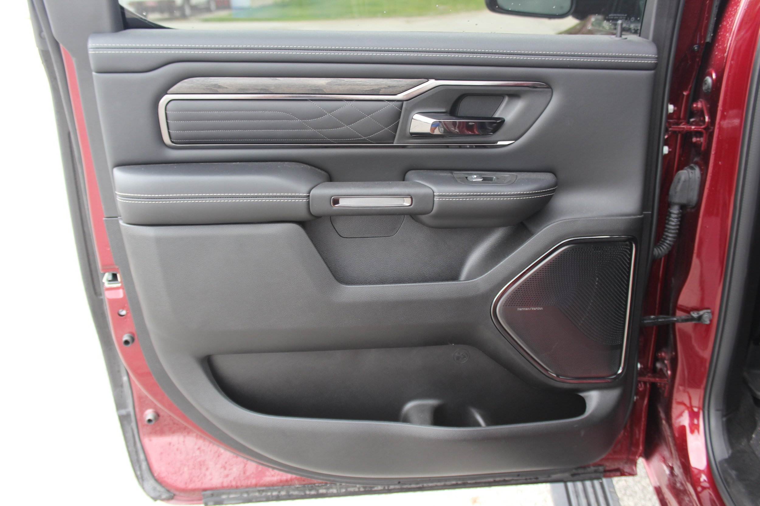 Used 2025 RAM 1500 Limited AWD/4WD image 20