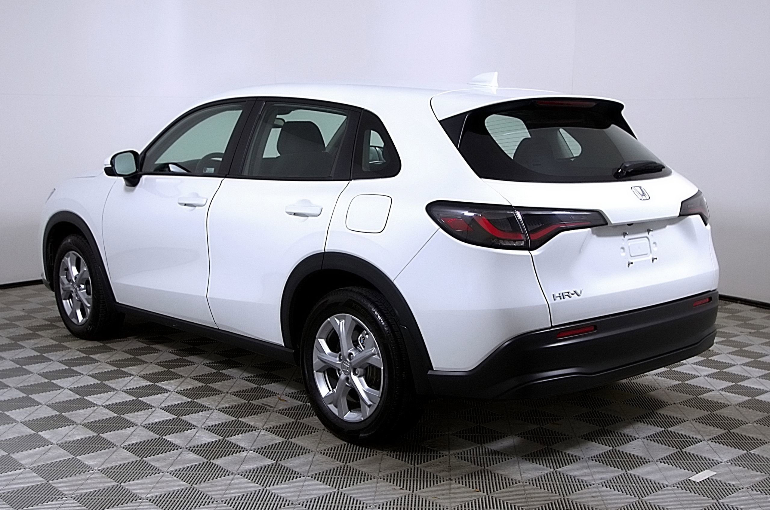 Used 2024 Honda HR-V LX image 9