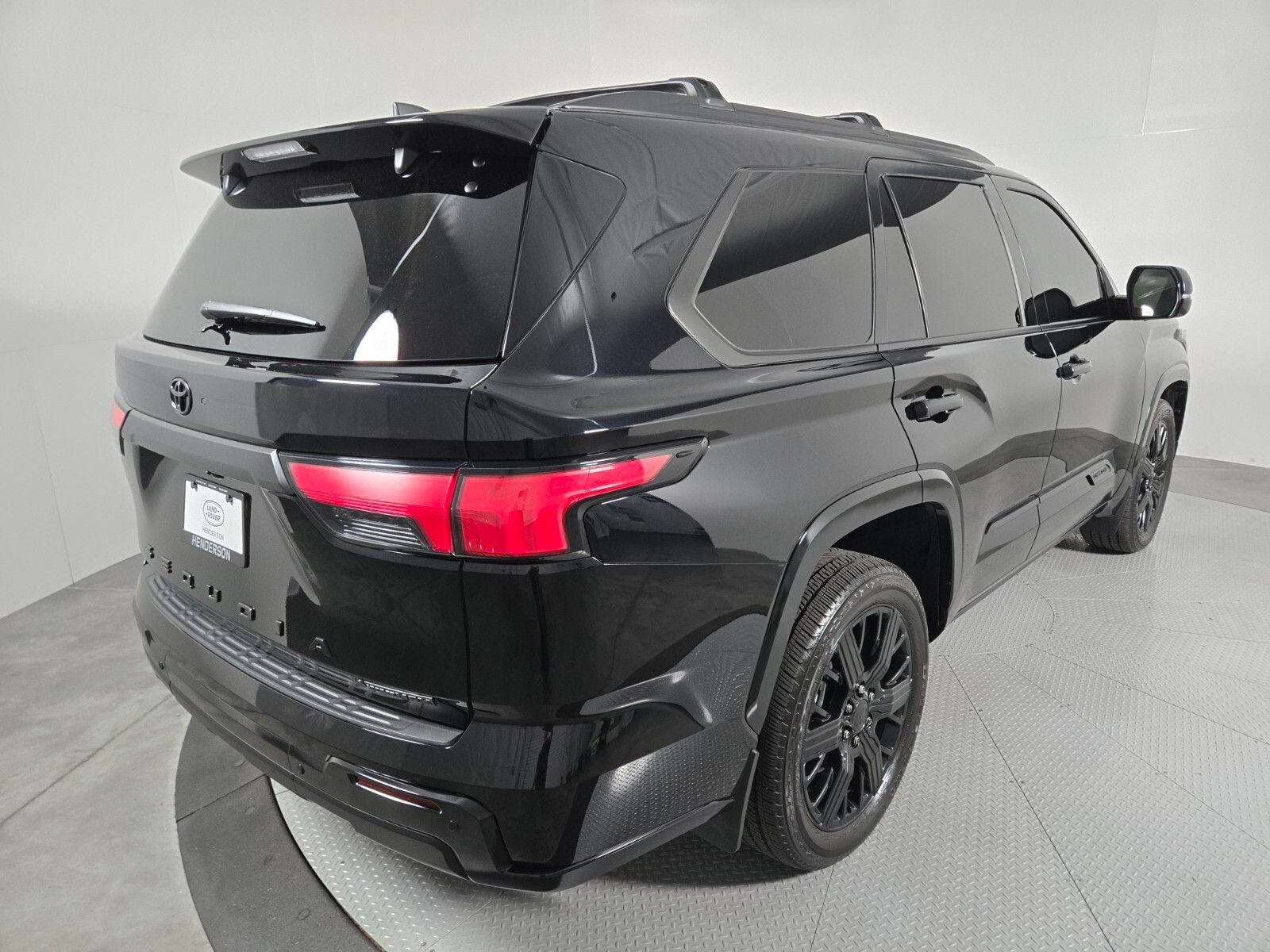 Used 2025 Toyota Sequoia Capstone AWD/4WD image 2