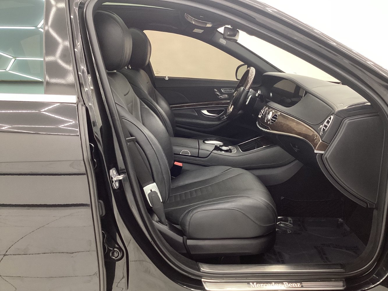 Used 2018 Mercedes-Benz S 560 4MATIC Sedan image 15