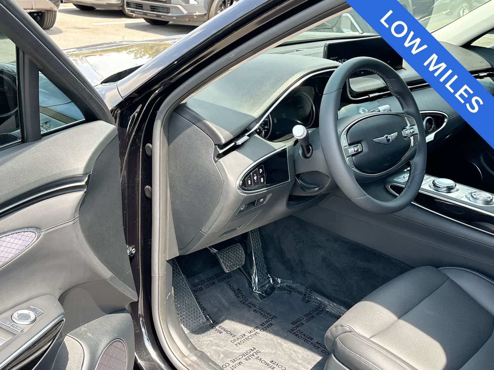 Certified 2024 Genesis GV70 2.5T AWD/4WD image 10