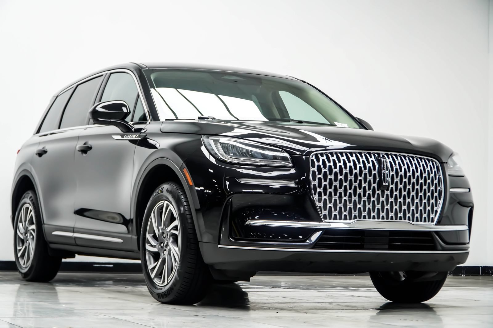 Used 2025 Lincoln Corsair AWD image 4