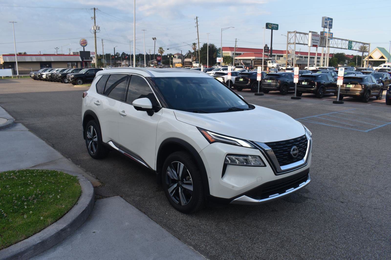 Used 2023 Nissan Rogue Platinum w/ Platinum Premium Package AWD/4WD image 17