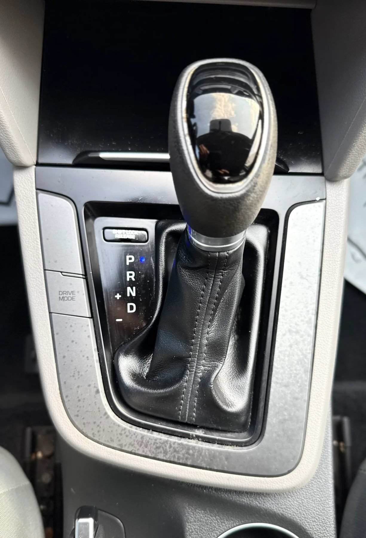Used 2017 Hyundai Elantra SE FWD image 18