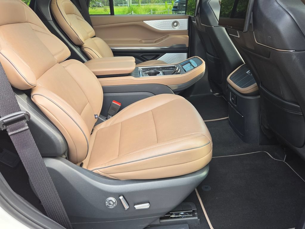 Used 2025 Lincoln Navigator Black Label AWD/4WD image 14