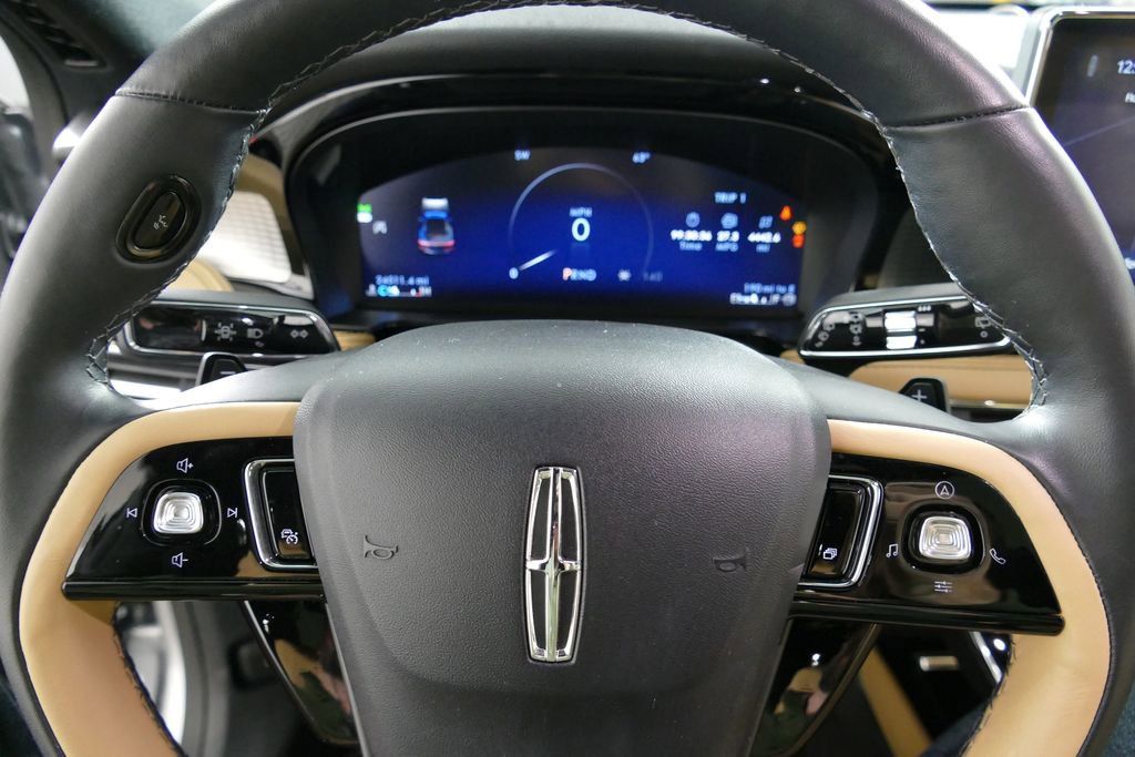 Used 2023 Lincoln Corsair Reserve w/ Equipment Group 201A image 16