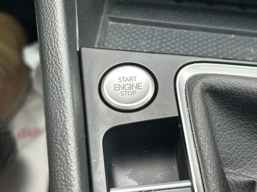 Used 2025 Volkswagen Jetta SE FWD image 27