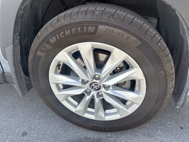 Used 2024 Toyota Corolla Cross LE image 7