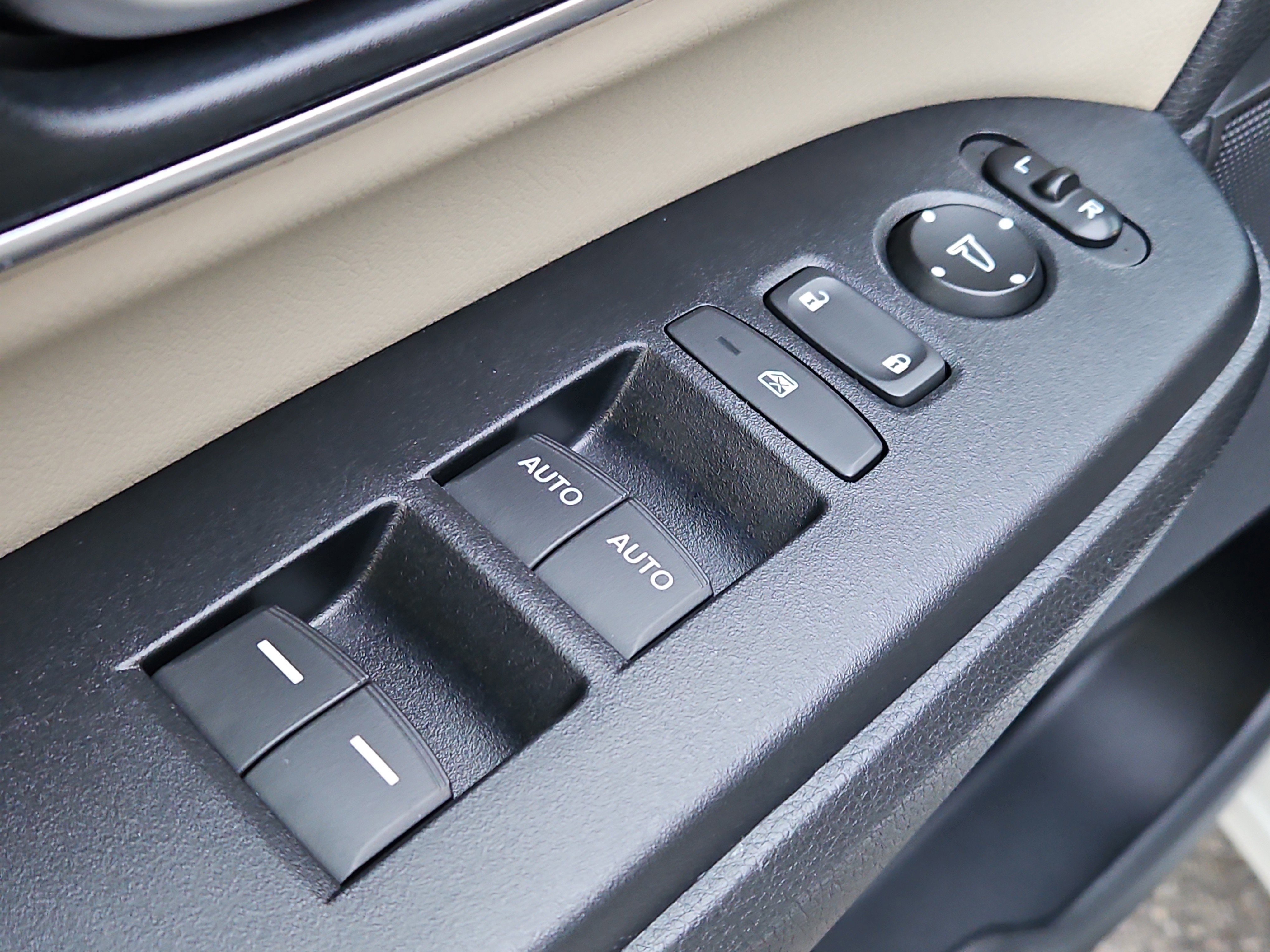 Used 2018 Honda CR-V Touring image 22