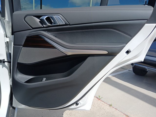 New 2026 BMW X5 sDrive40i w/ Climate Comfort Package RWD image 11