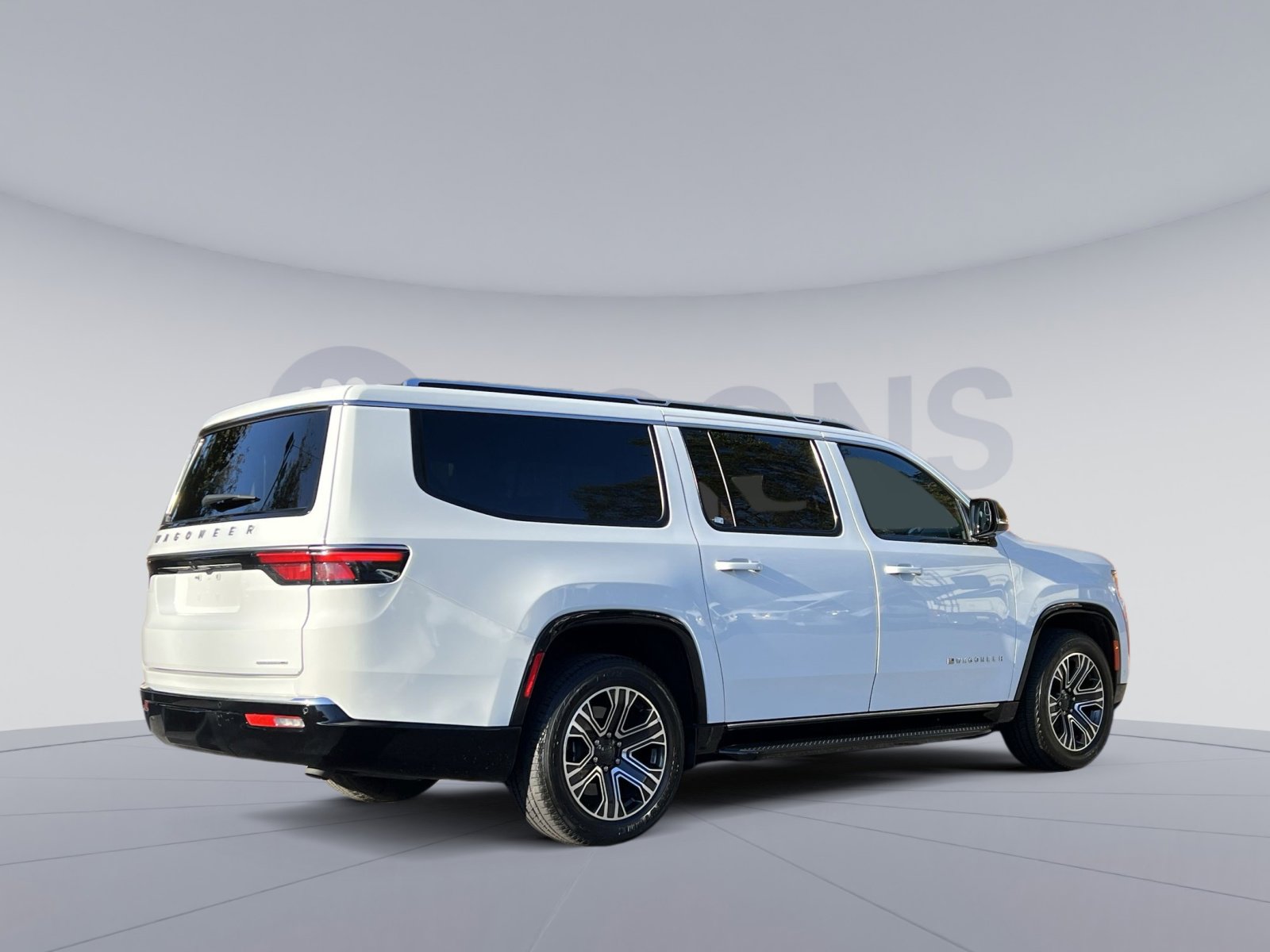 Used 2024 Jeep Wagoneer L Series II w/ Flexible Seating Group image 5