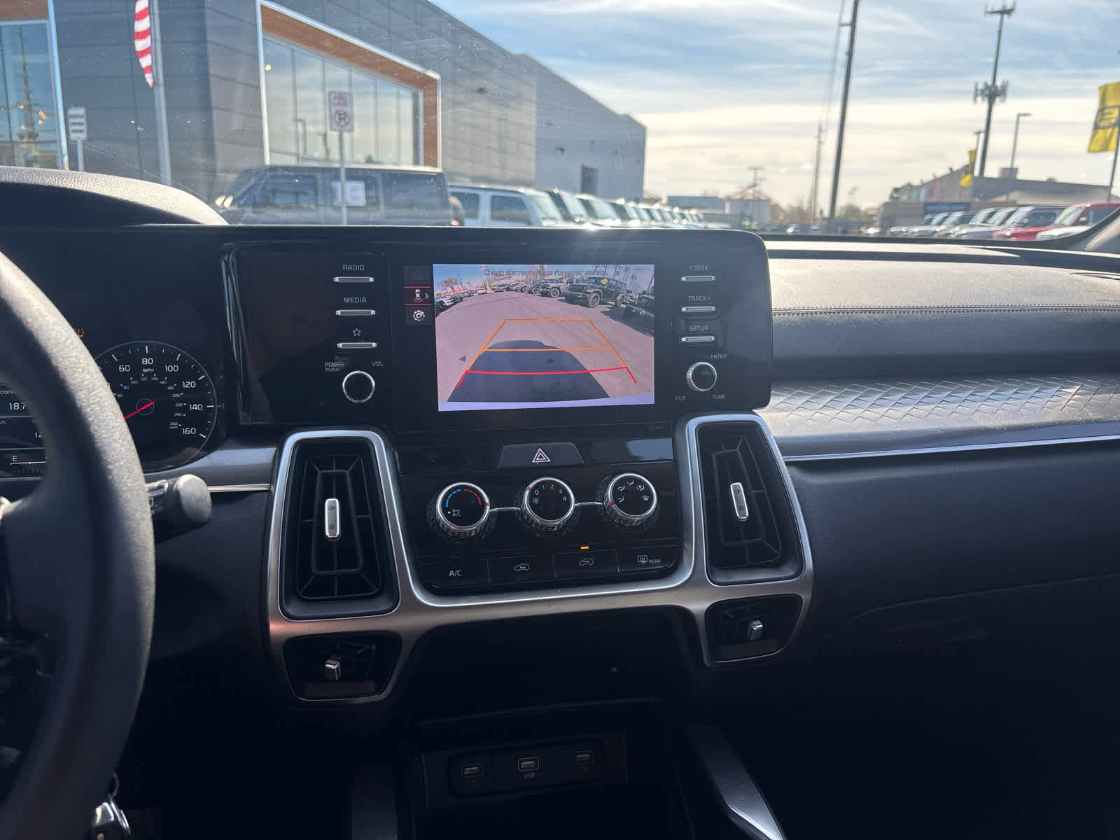 Used 2023 Kia Sorento LX image 13