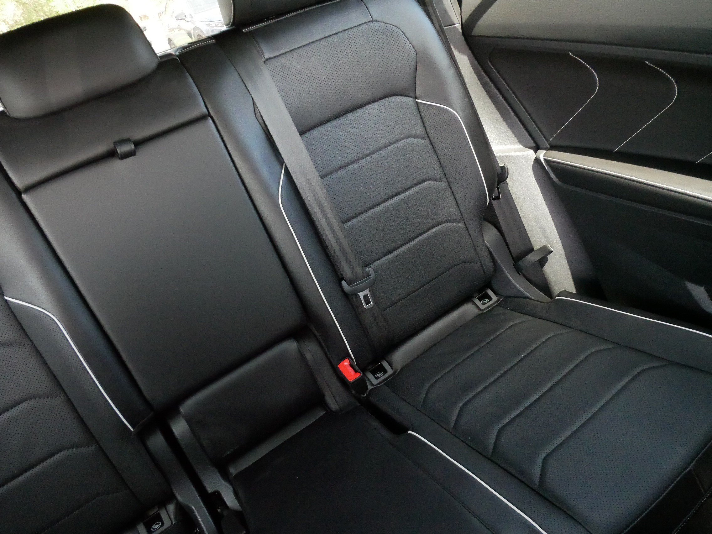 Used 2024 Volkswagen Tiguan SEL R-Line w/ MDO Package, Two-Row AWD/4WD image 14