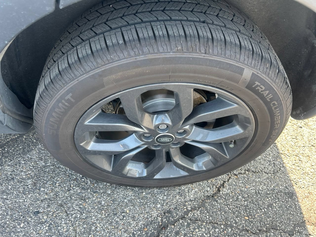 Used 2019 Land Rover Discovery Sport AWD/4WD image 11