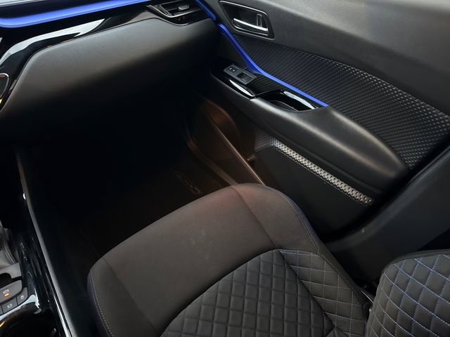 Used 2020 Toyota C-HR XLE image 16