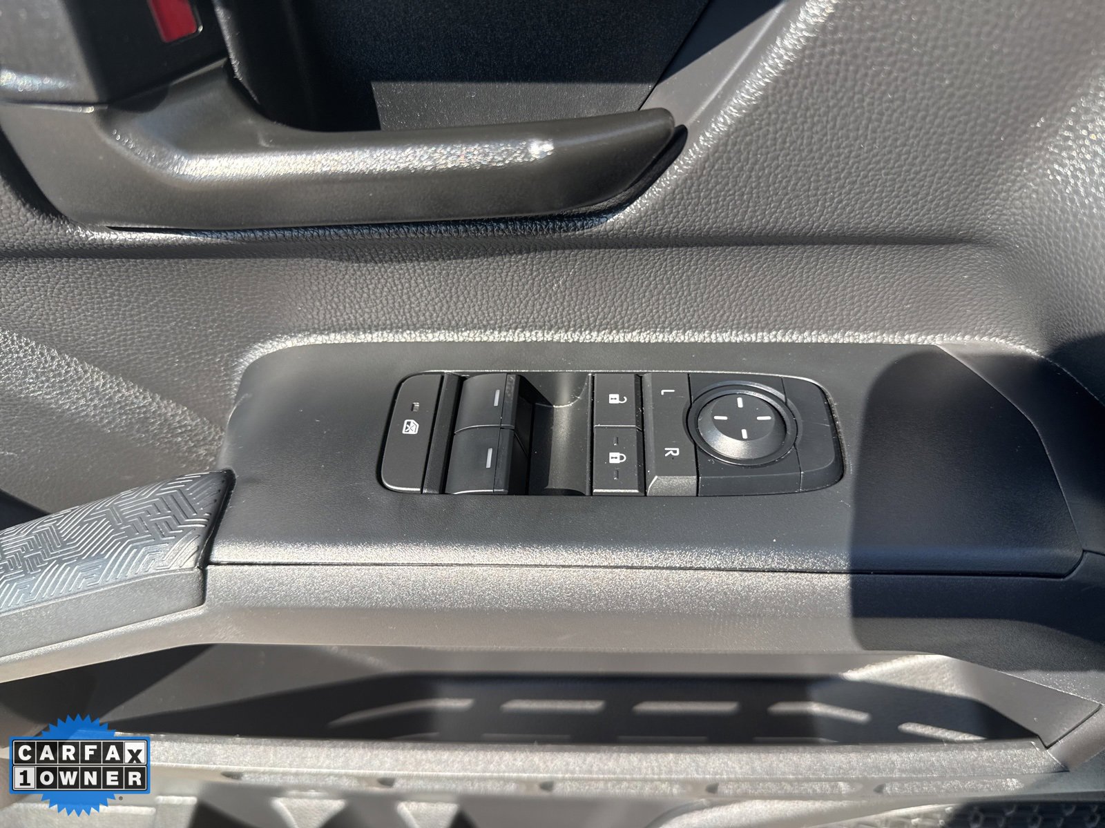 Used 2024 Toyota Tacoma SR image 9