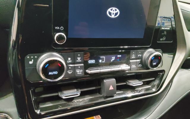 Used 2023 Toyota Highlander XLE FWD image 18