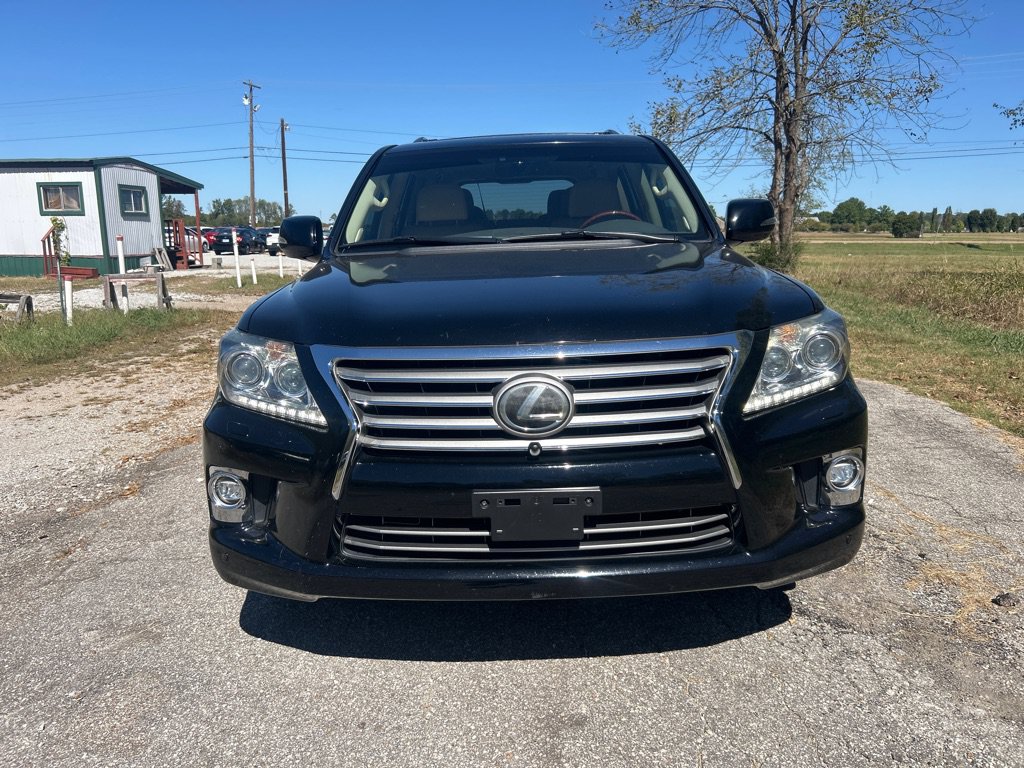 Used 2014 Lexus LX 570 4WD image 2