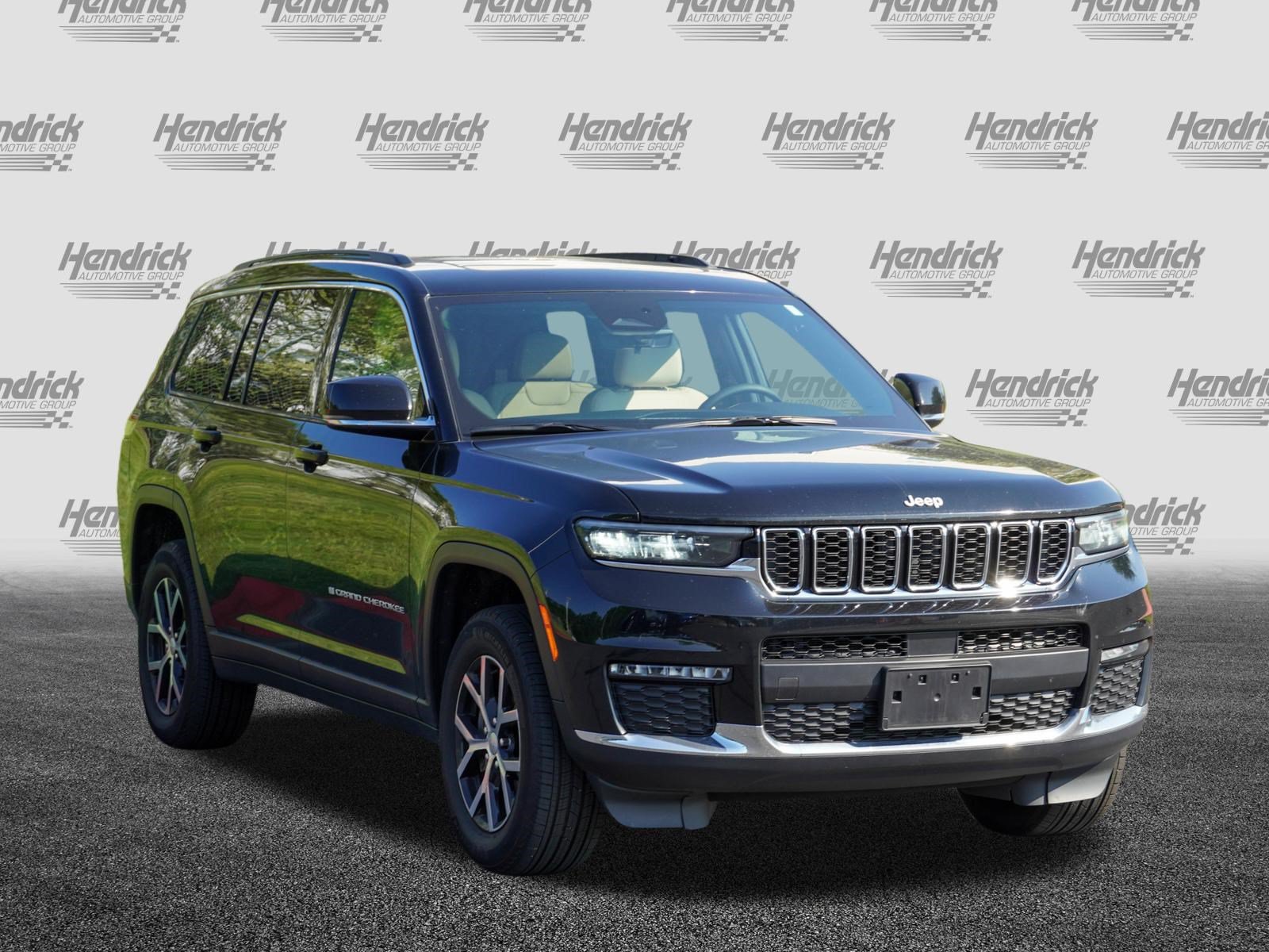 Used 2025 Jeep Grand Cherokee L Limited w/ Trailer Tow Package AWD/4WD image 2
