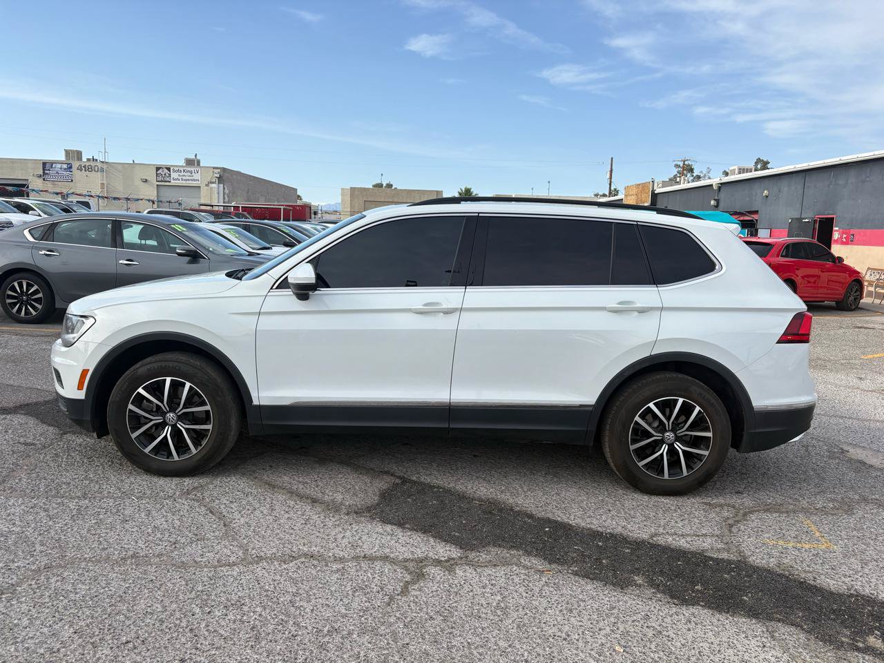 Used 2014 Volkswagen Touareg Sport AWD/4WD image 3