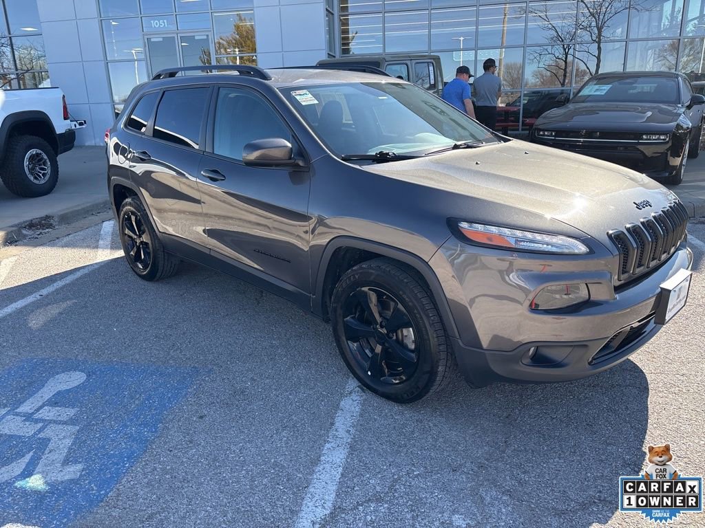 Used 2018 Jeep Cherokee Latitude w/ Altitude Package image 34