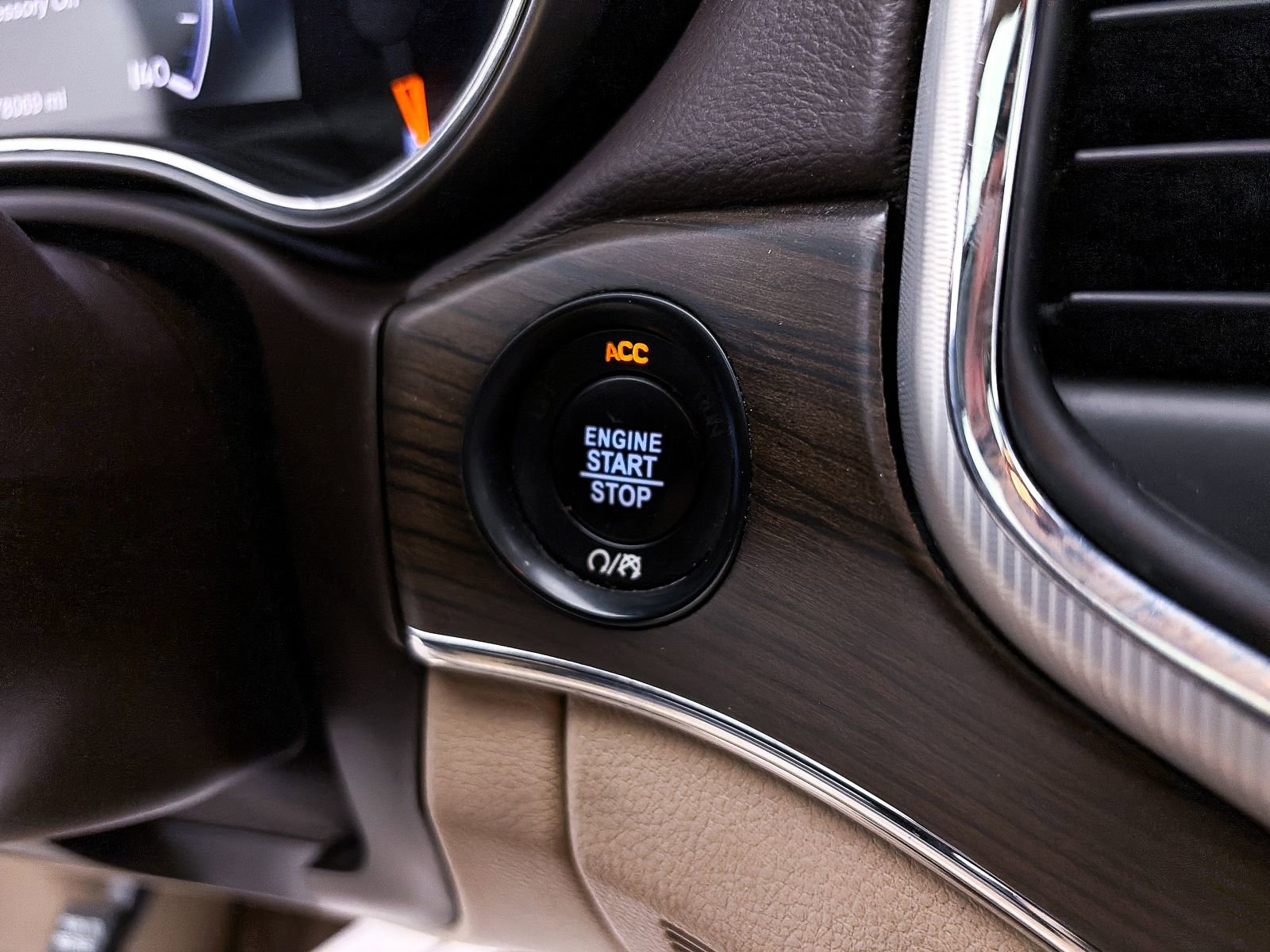 Used 2018 Jeep Grand Cherokee Overland image 27