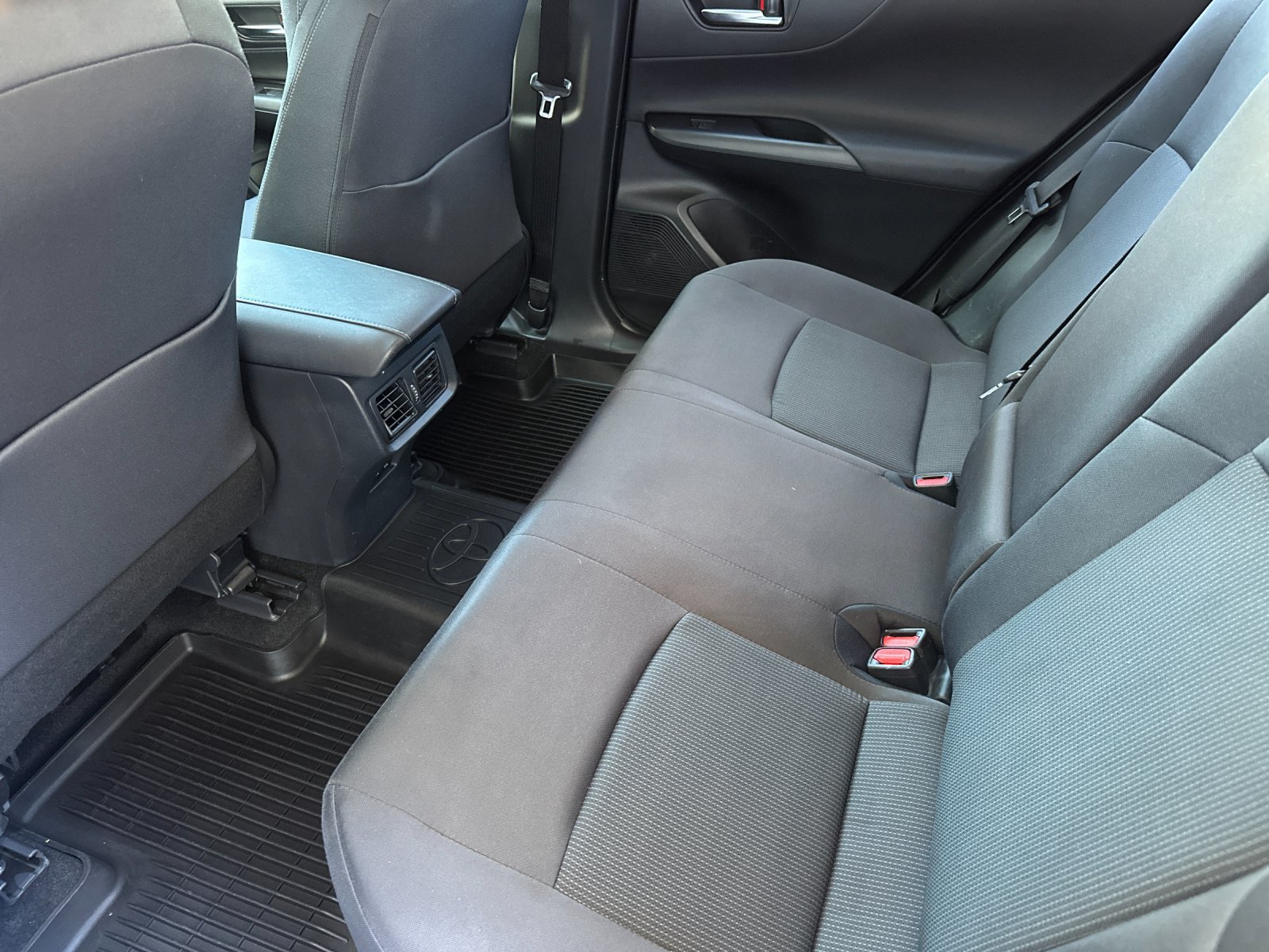 Used 2021 Toyota Venza LE AWD/4WD image 12