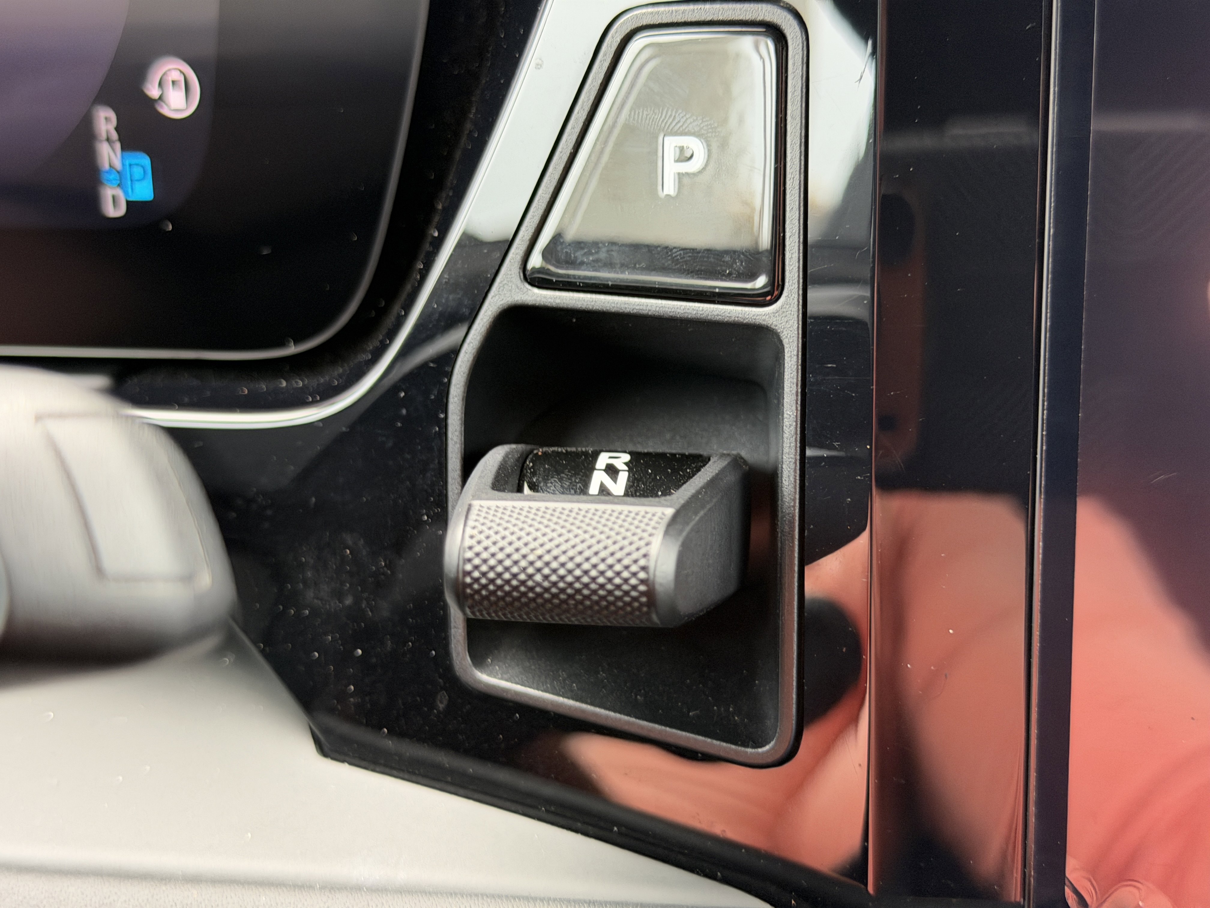 Used 2024 Porsche Macan 4 Electric image 32