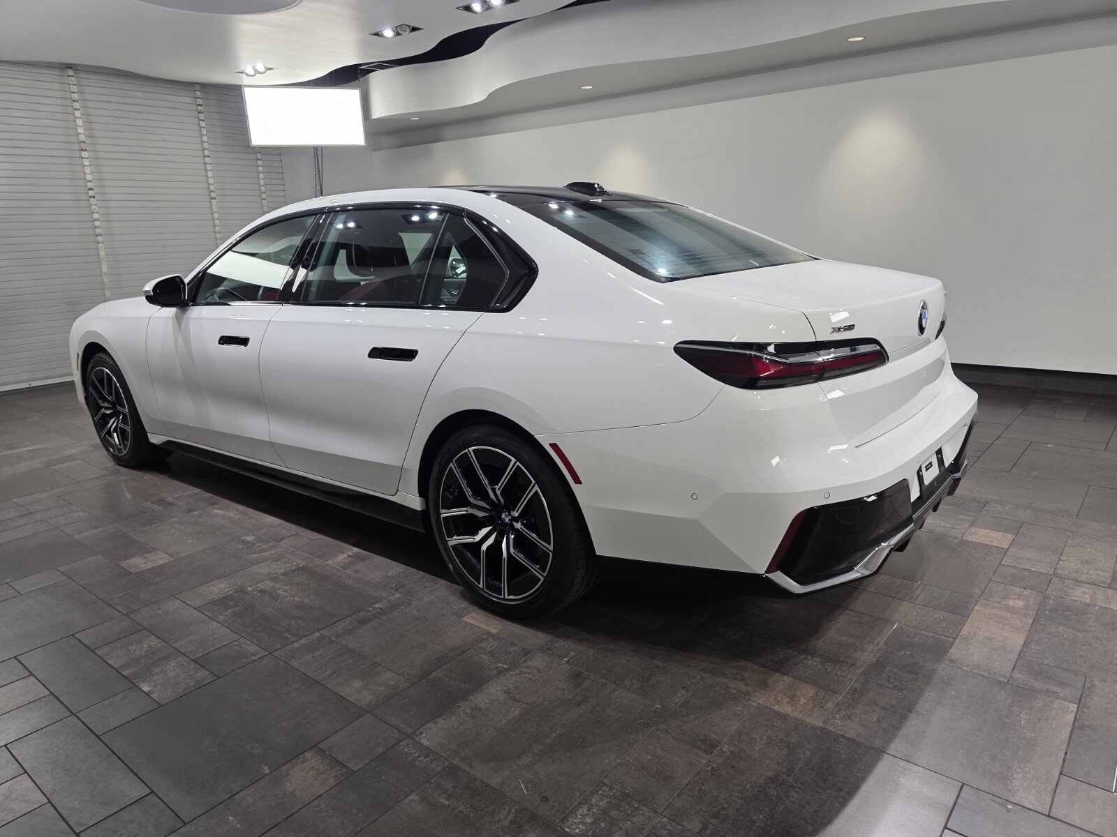 Used 2025 BMW 740i xDrive AWD/4WD image 4