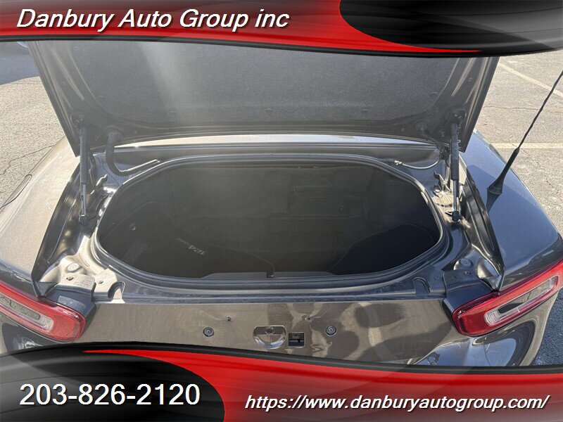 Used 2018 FIAT 124 Spider Classica w/ Technology & Siriusxm Group RWD image 11