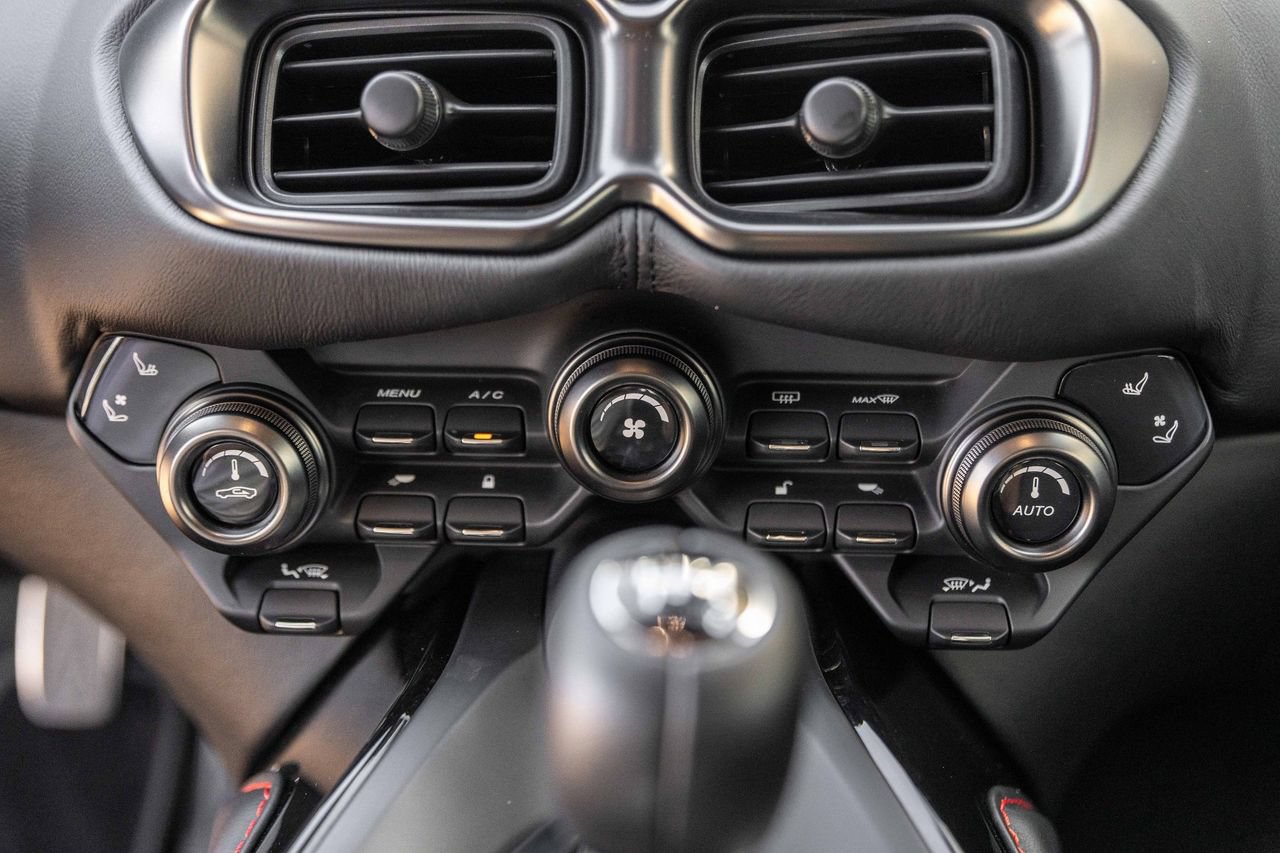Used 2021 Aston Martin V8 Vantage Coupe RWD image 27