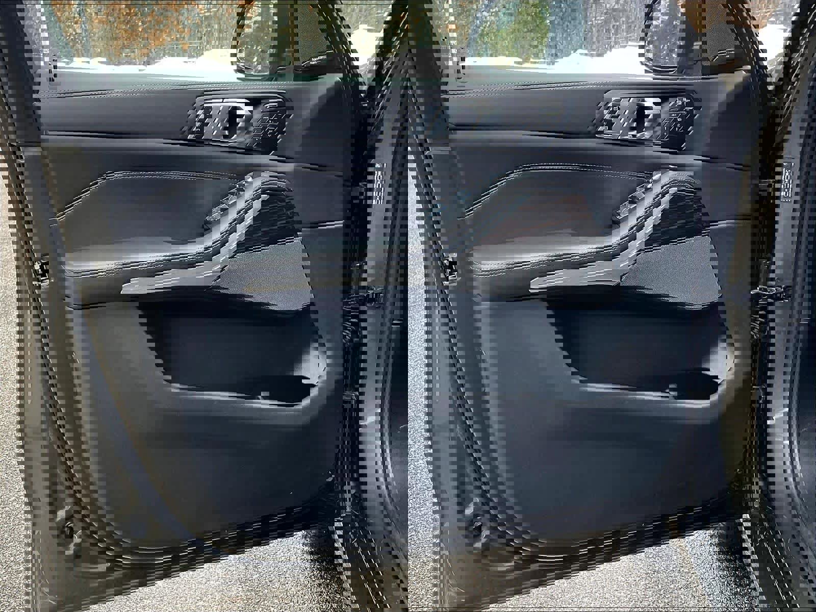 Used 2024 BMW X7 xDrive40i w/ Executive Package image 9