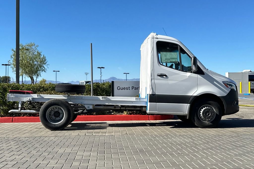 Used 2024 Mercedes-Benz Sprinter 4500 image 7