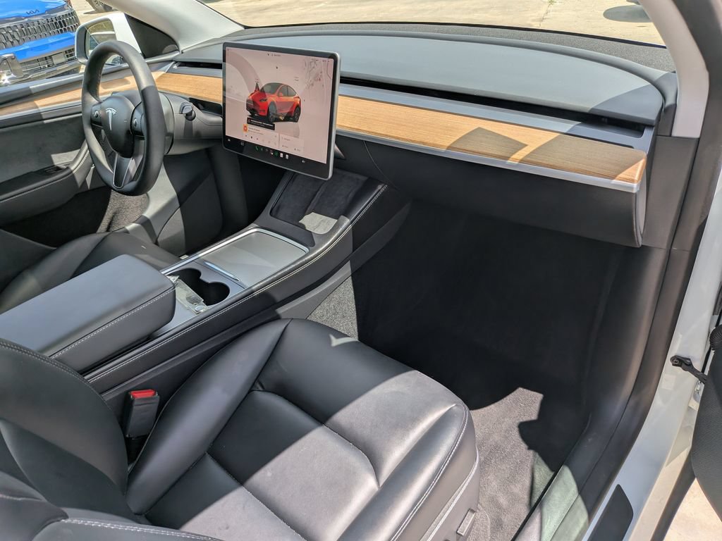 Used 2024 Tesla Model Y Long Range AWD/4WD image 15